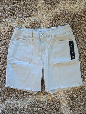 NWT Tribal Jeans Mint Candy Frayed-Hem Audrey Mid-Rise Bermuda Short